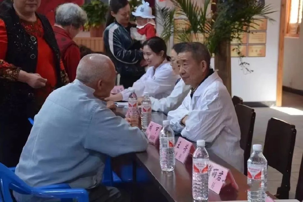 胡可｜中西医结合，“西医”海洋中的一片绿洲