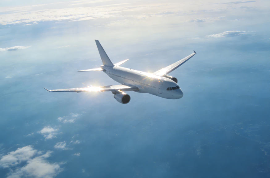 Shanghai Medical Trio Stages High-Altitude Rescue on Flight from Xinjiang