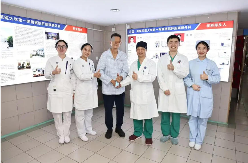 An overseas Chinese was treated from Shanghai Changhai Hospital with successful removal of a pancreatic tumor.