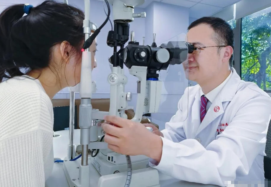 Dr. Huang Jinhai|Chasing Light in a Sea of Stars