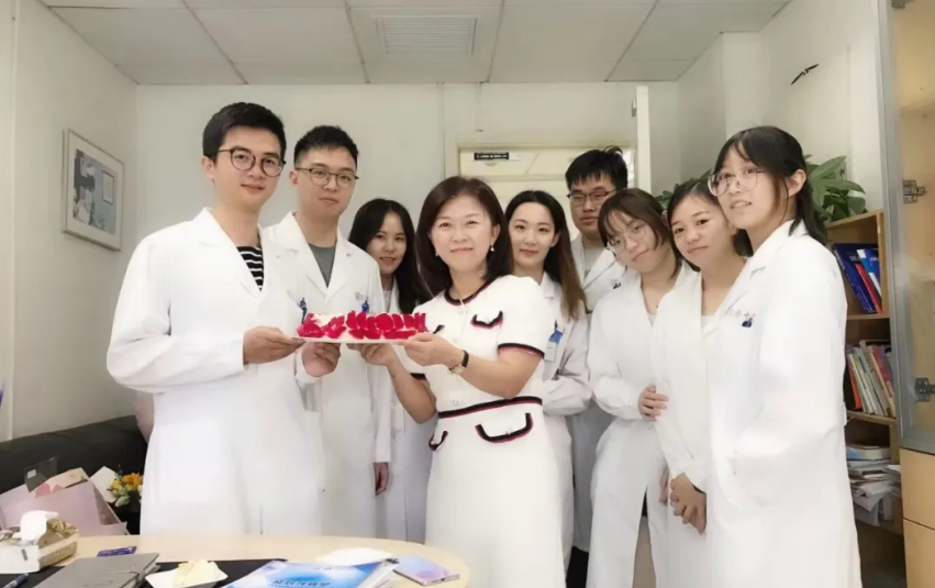 Dr. Shi Yuling | Psoriasis, and Spring Mountains Beyond the Plain